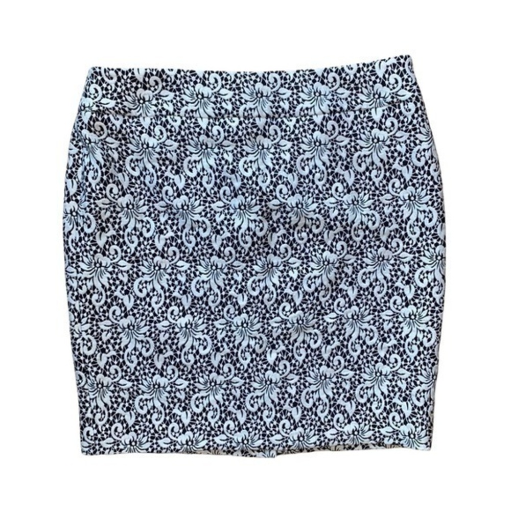 Nine West women’s skirt,black/white,size 8, floral